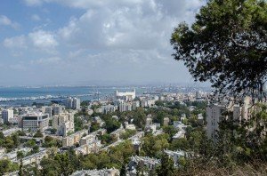 Blick über Haifa vom Karmel Richtung Hafen